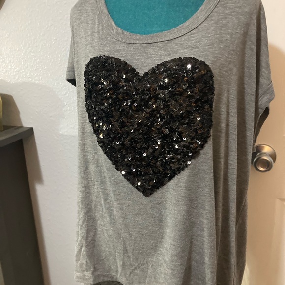Torrid Sequined Heart Tee sz 1 plus sz - Picture 2 of 9